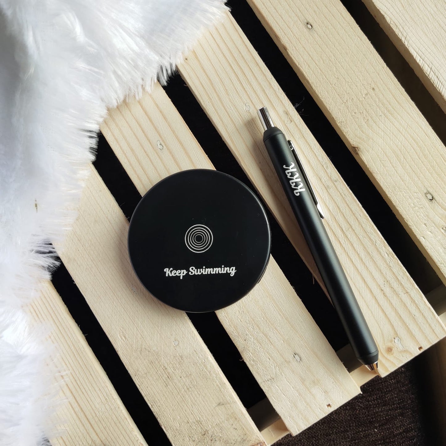 Personalised Levitating Pen with Magnetic Stand