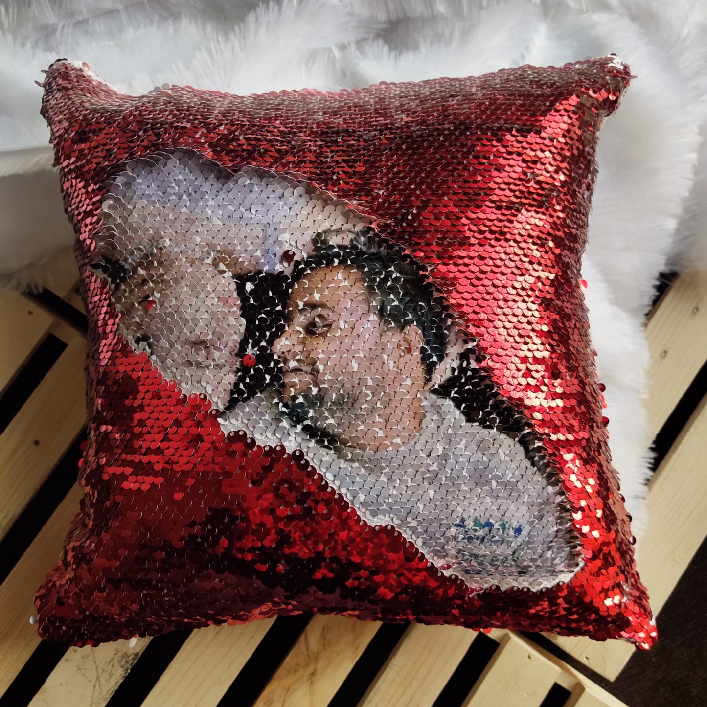 SEQUIN MAGIC PILLOW